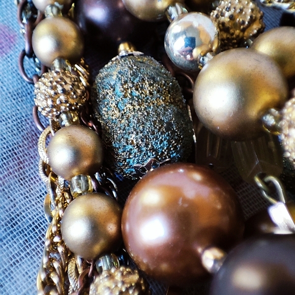 Heavy Mixed Media 12 Strand Gold Tone Faux Pearl Acrylic Necklace Unsigned EUC - Picture 5 of 13